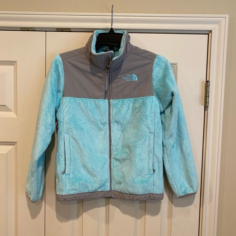 The North Face girls jacket. Great condition.